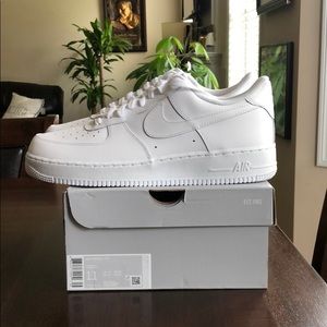 White Low Top AF1’s